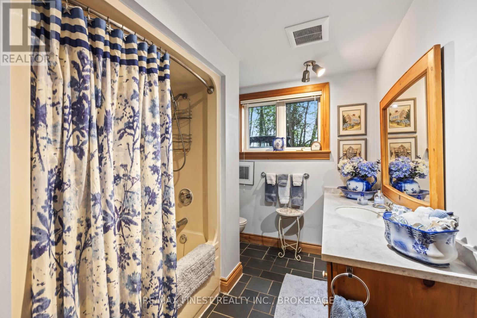 8126 Perth Road, South Frontenac, Ontario  K0H 2L0 - Photo 44 - X12443582