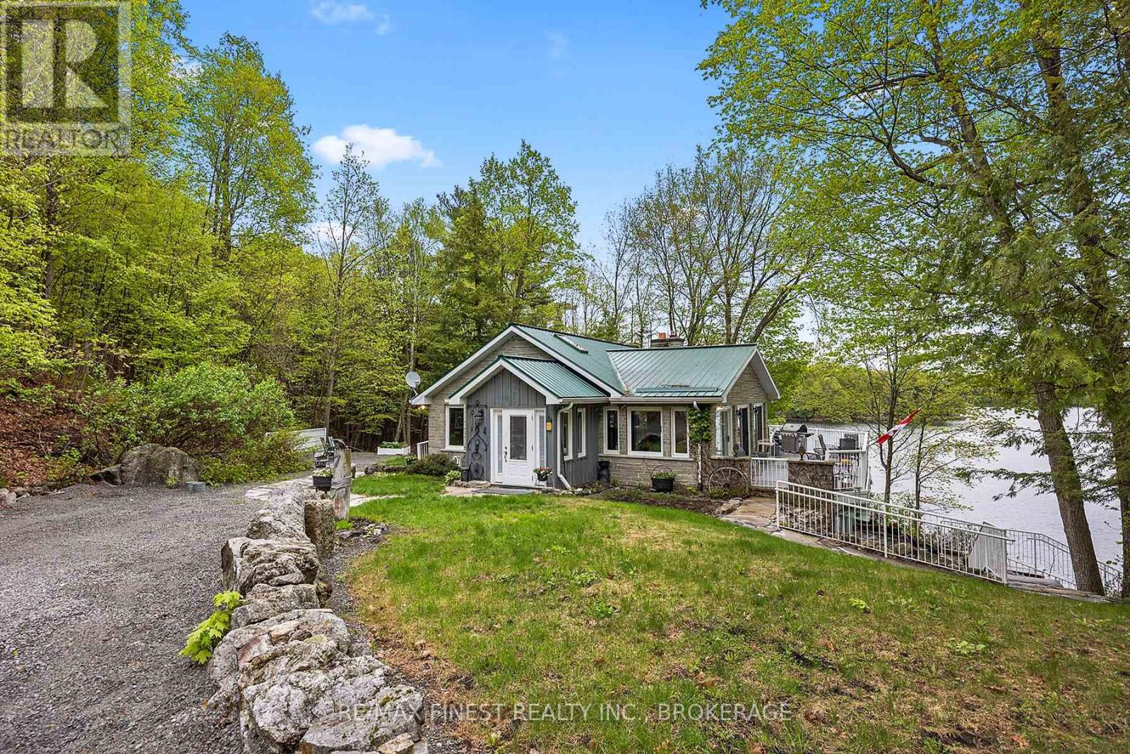 8126 Perth Road, South Frontenac, Ontario  K0H 2L0 - Photo 5 - X12443582