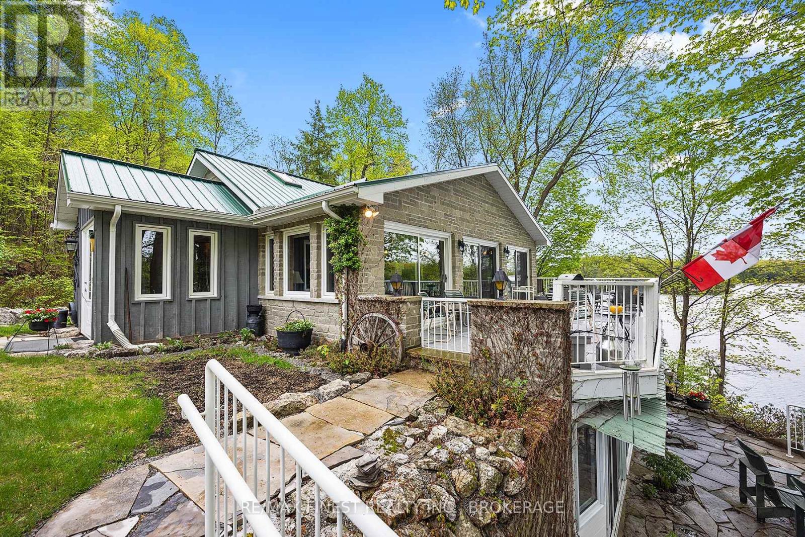 8126 Perth Road, South Frontenac, Ontario  K0H 2L0 - Photo 7 - X12443582