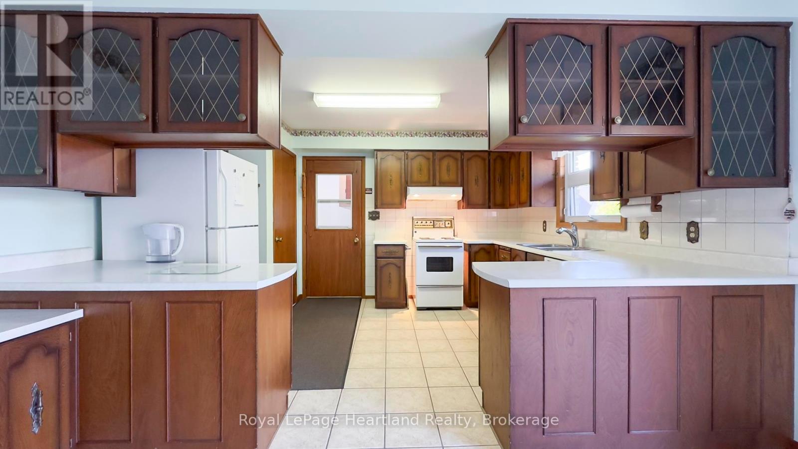 45 Winter Court, Central Huron, Ontario  N0M 1L0 - Photo 10 - X12443500