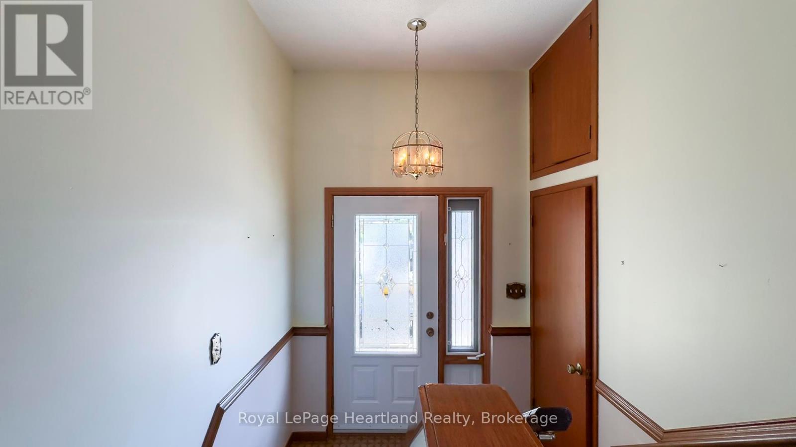 45 Winter Court, Central Huron, Ontario  N0M 1L0 - Photo 2 - X12443500