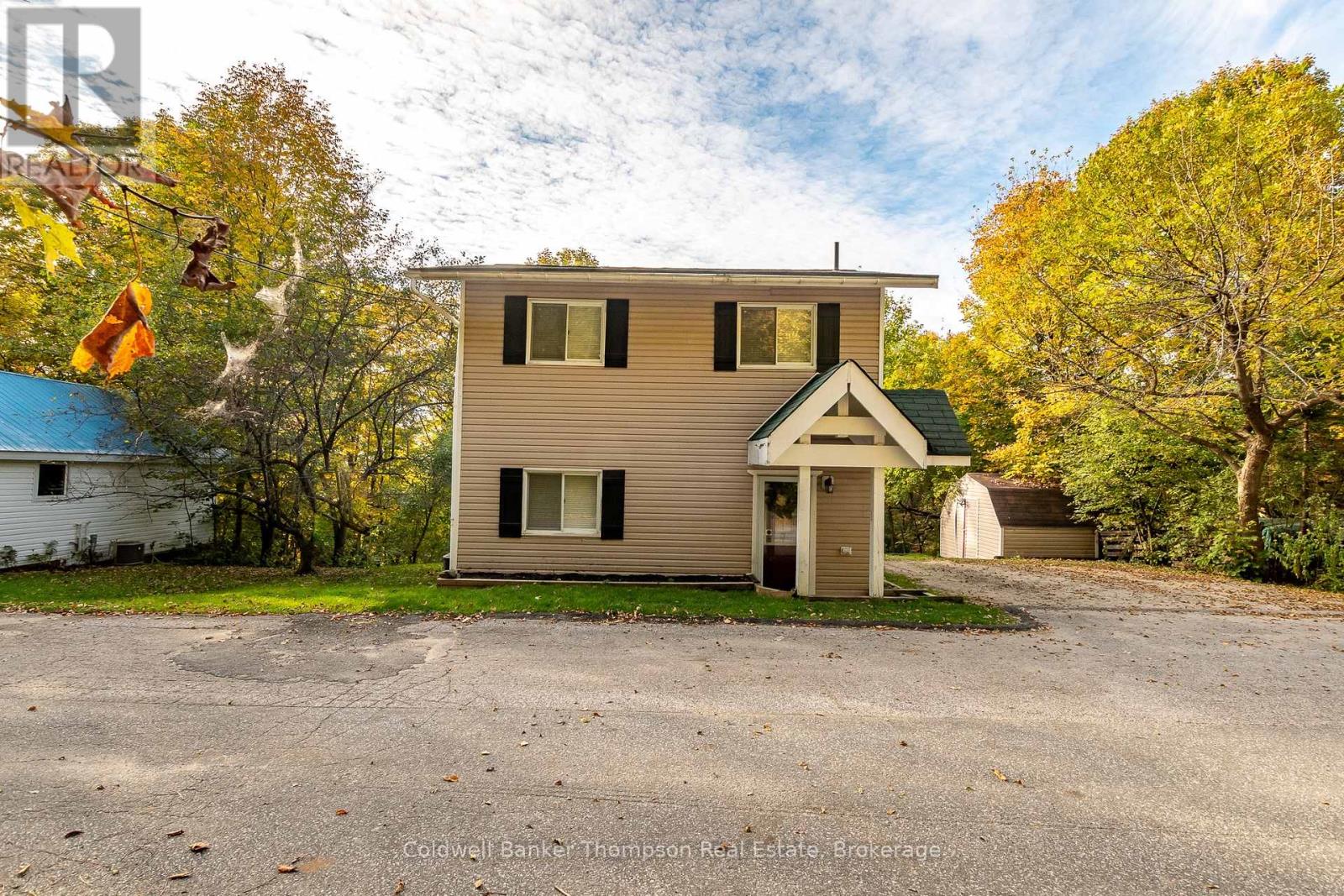 16 Walpole Street, Huntsville, Ontario  P1H 1V3 - Photo 2 - X12443601