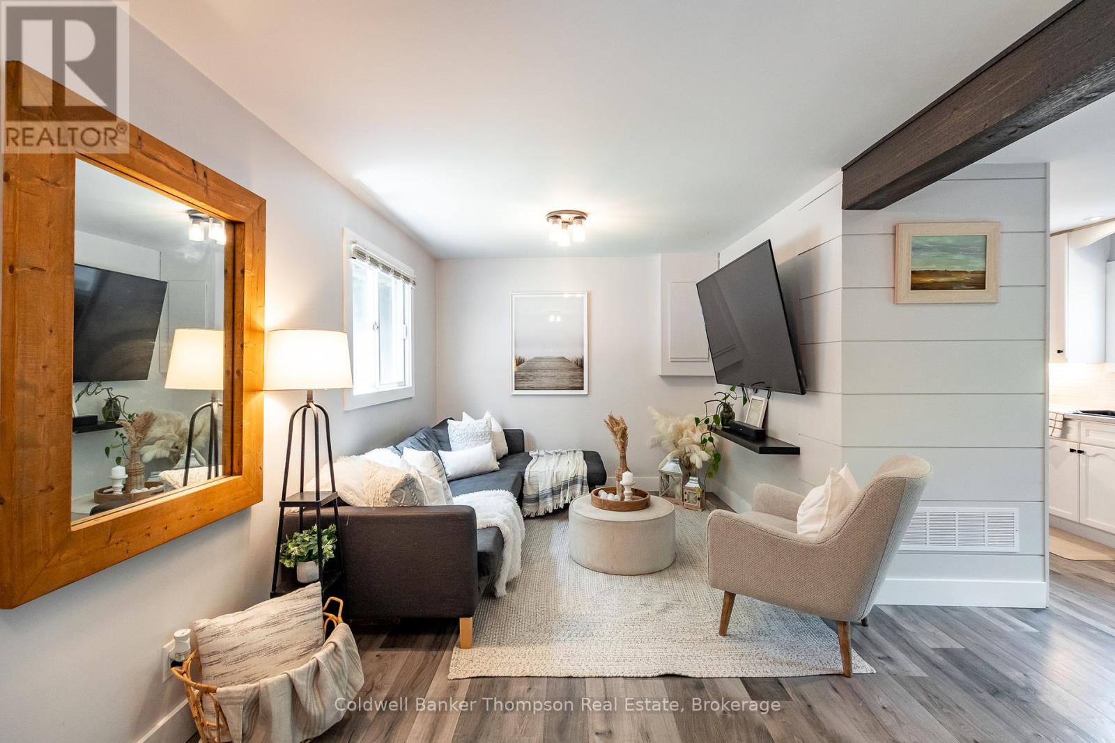16 Walpole Street, Huntsville, Ontario  P1H 1V3 - Photo 4 - X12443601