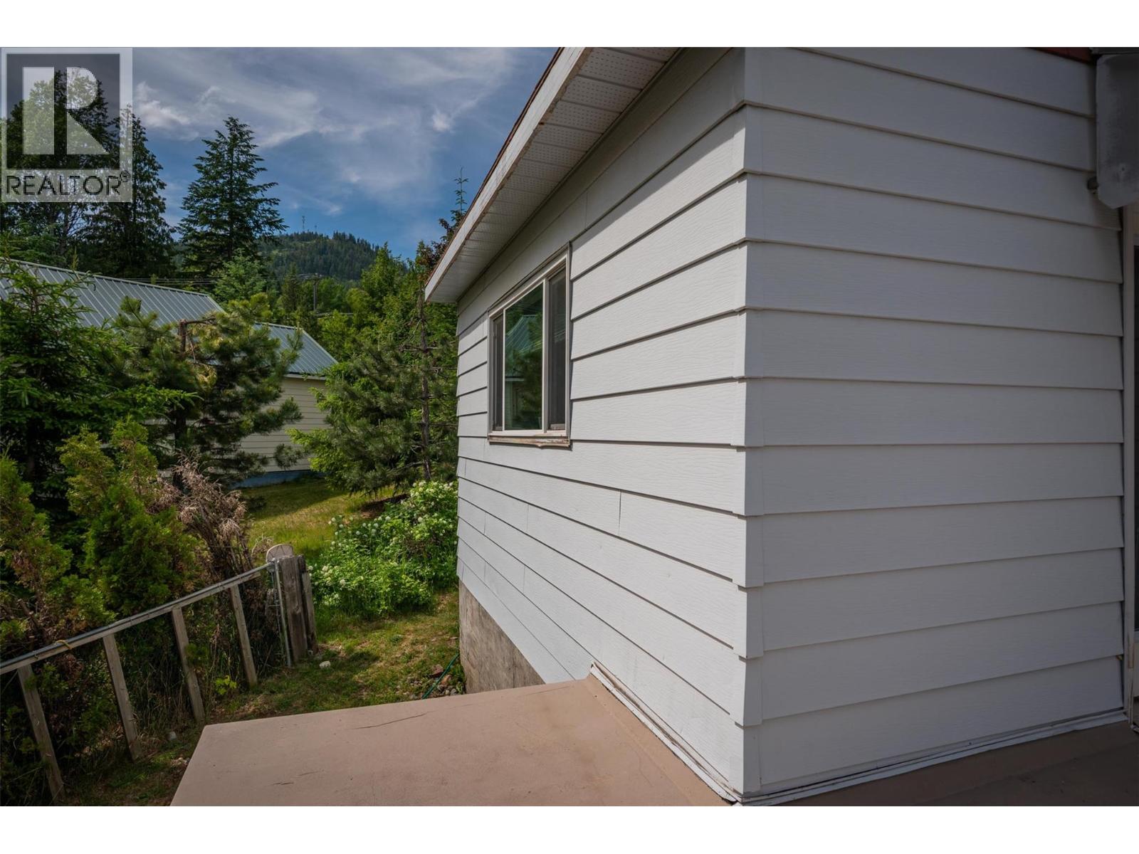 1953 Plewman Way, Rossland, British Columbia  V0G 1Y0 - Photo 47 - 10353239