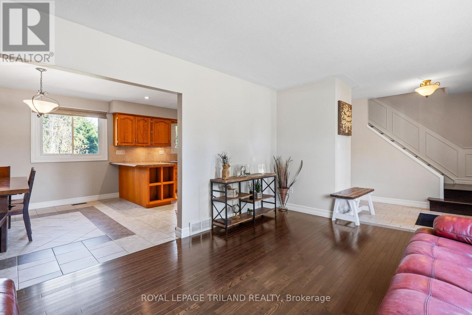 368 Kenmore Place, London East, Ontario  N5Y 1V2 - Photo 10 - X12443542