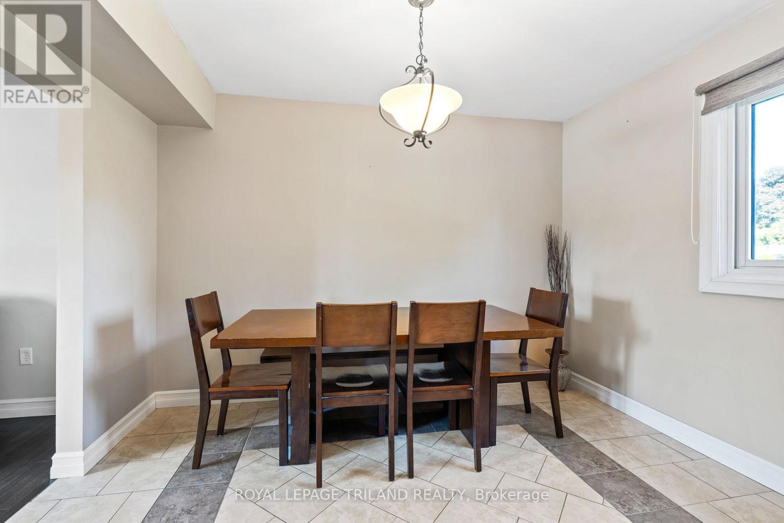 368 Kenmore Place, London East, Ontario  N5Y 1V2 - Photo 11 - X12443542