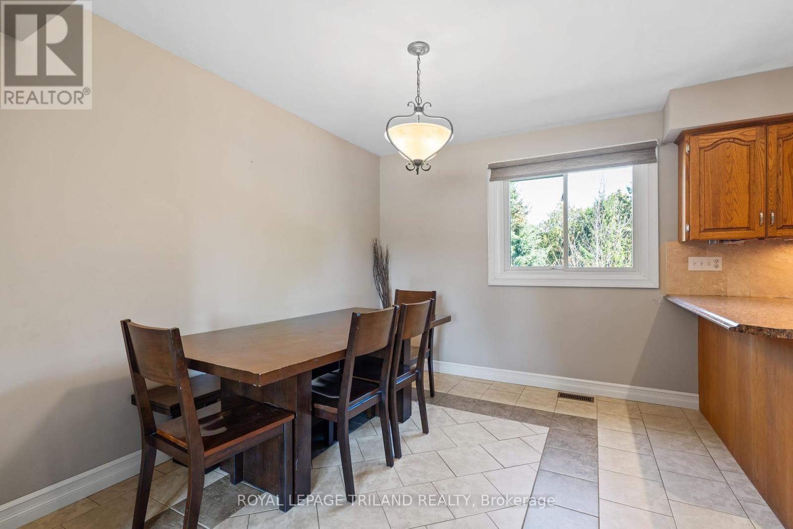 368 Kenmore Place, London East, Ontario  N5Y 1V2 - Photo 12 - X12443542