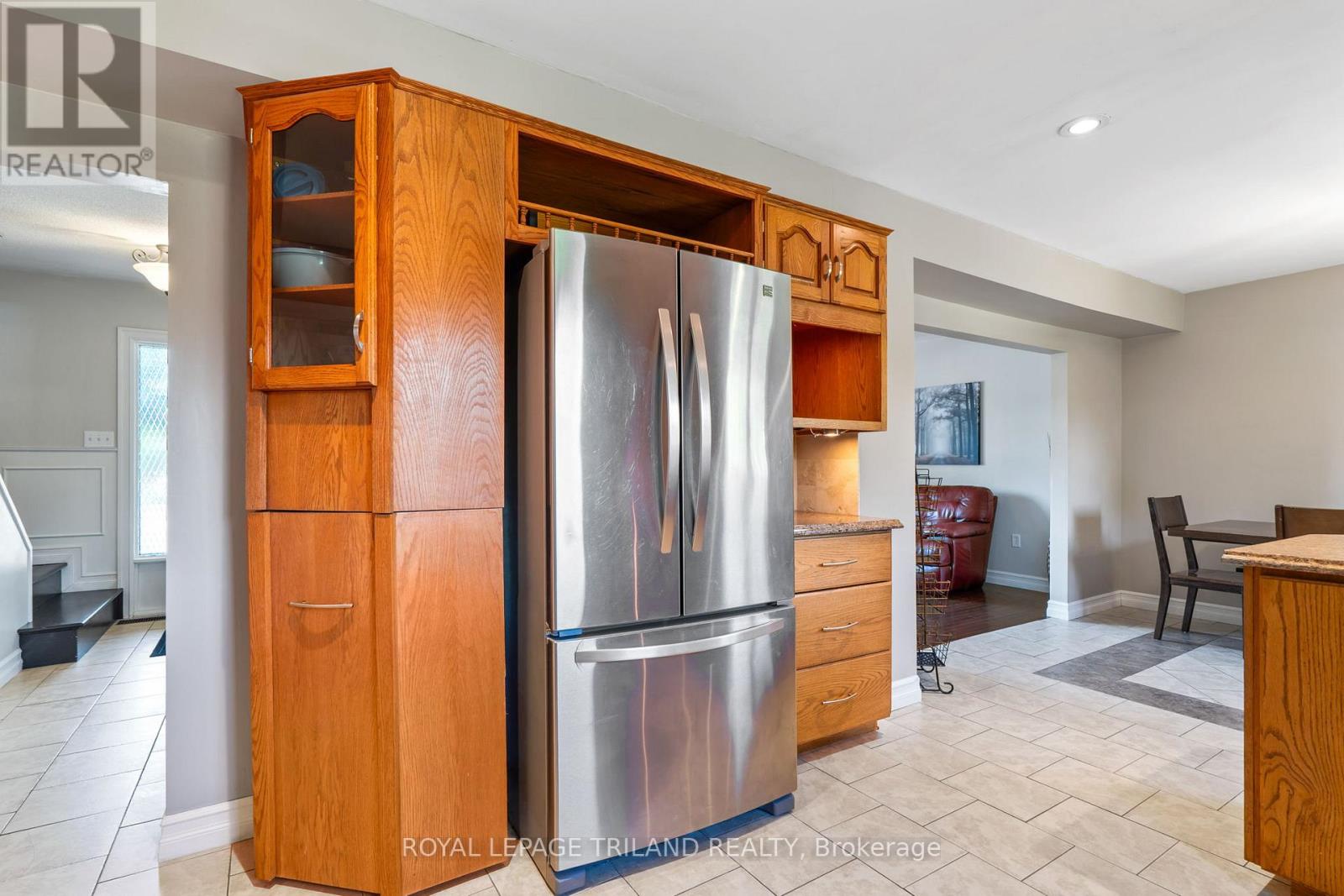 368 Kenmore Place, London East, Ontario  N5Y 1V2 - Photo 18 - X12443542