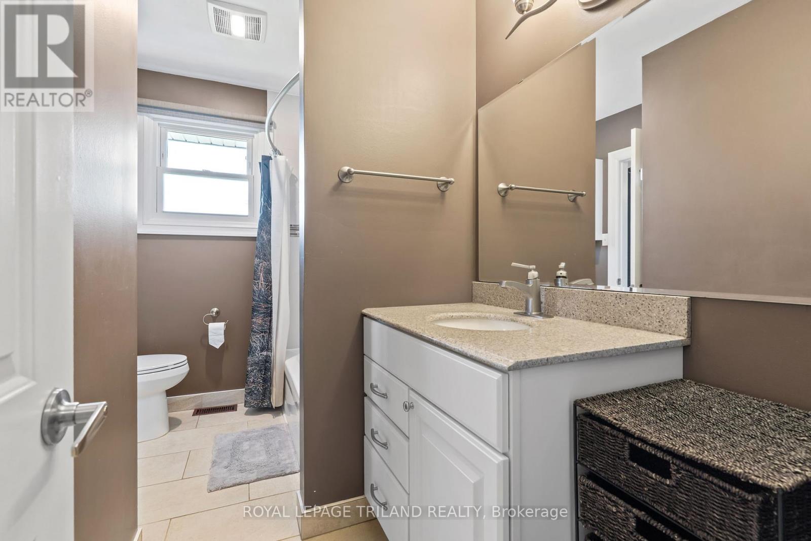 368 Kenmore Place, London East, Ontario  N5Y 1V2 - Photo 25 - X12443542