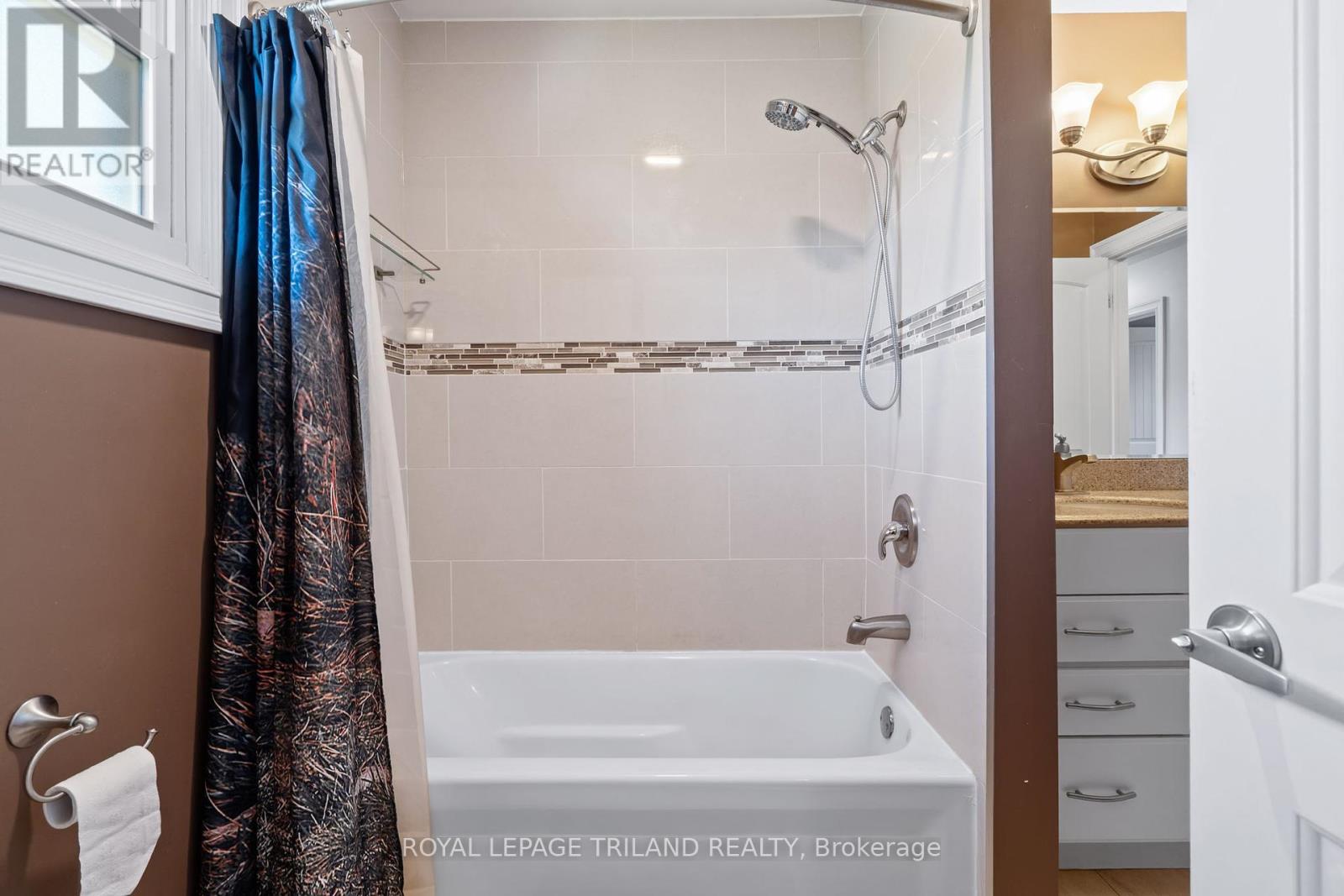 368 Kenmore Place, London East, Ontario  N5Y 1V2 - Photo 26 - X12443542