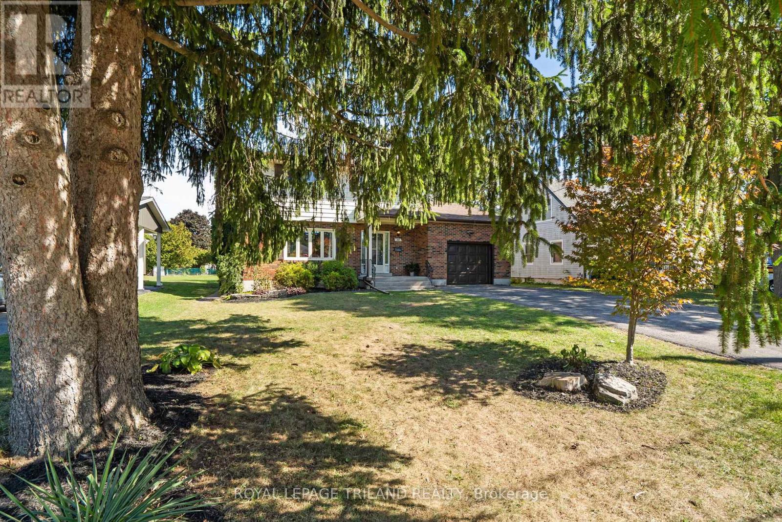 368 Kenmore Place, London East, Ontario  N5Y 1V2 - Photo 3 - X12443542