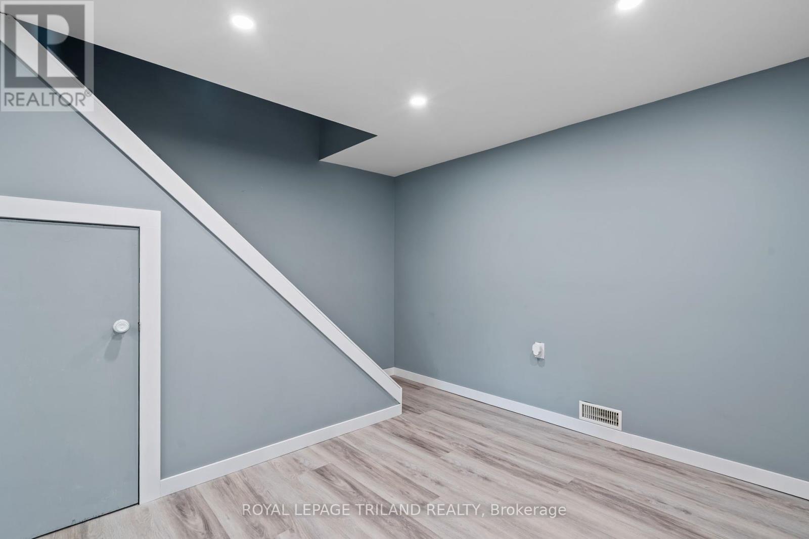 368 Kenmore Place, London East, Ontario  N5Y 1V2 - Photo 33 - X12443542