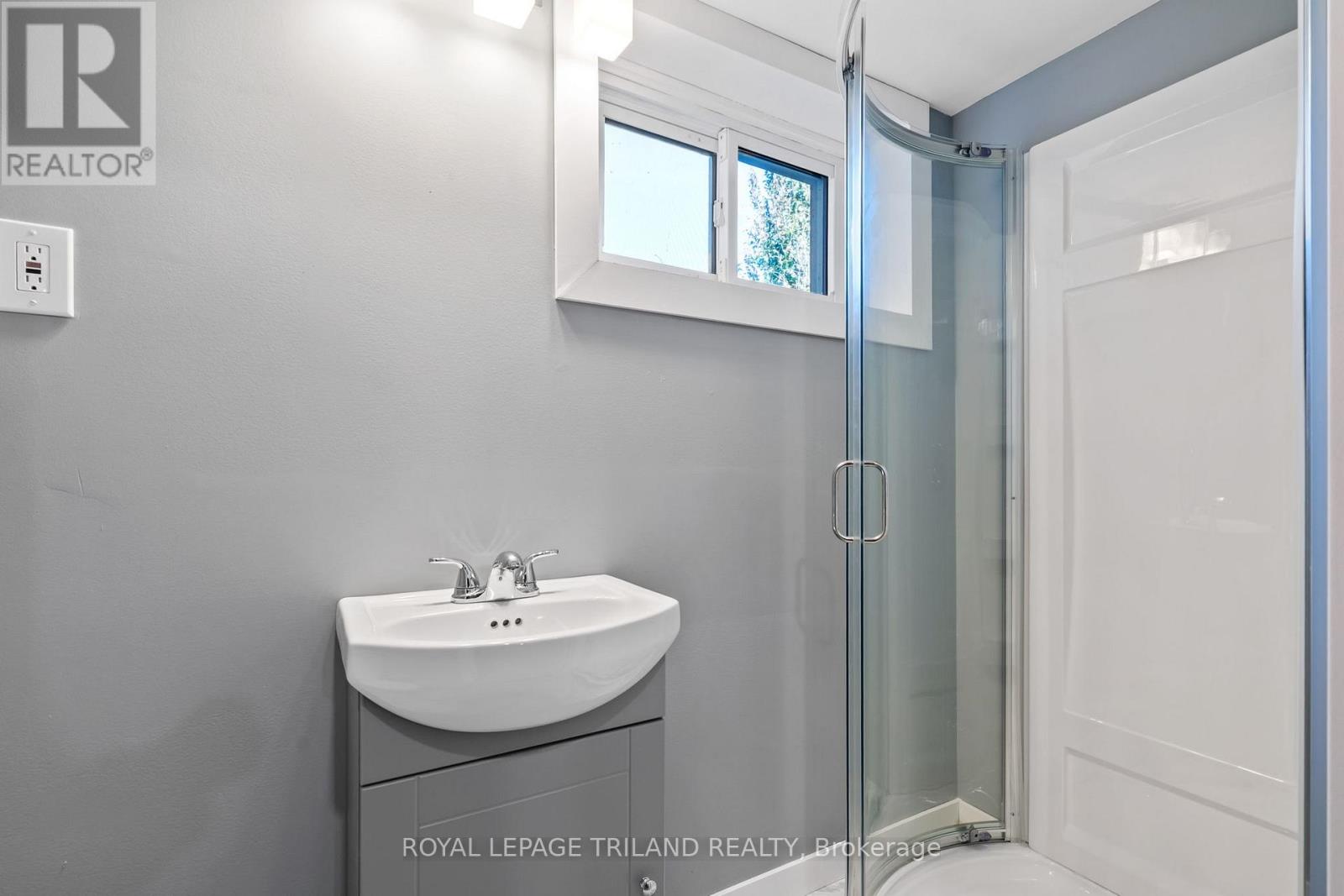 368 Kenmore Place, London East, Ontario  N5Y 1V2 - Photo 39 - X12443542