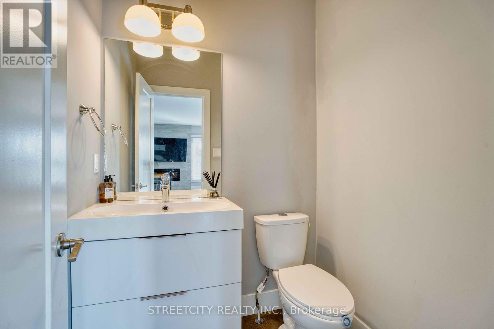 2167 Wateroak Drive, London North, Ontario  N6G 0P9 - Photo 18 - X12443557