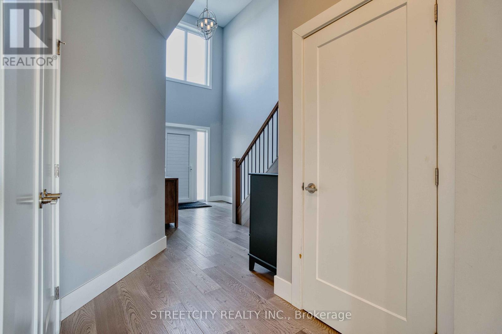 2167 Wateroak Drive, London North, Ontario  N6G 0P9 - Photo 6 - X12443557