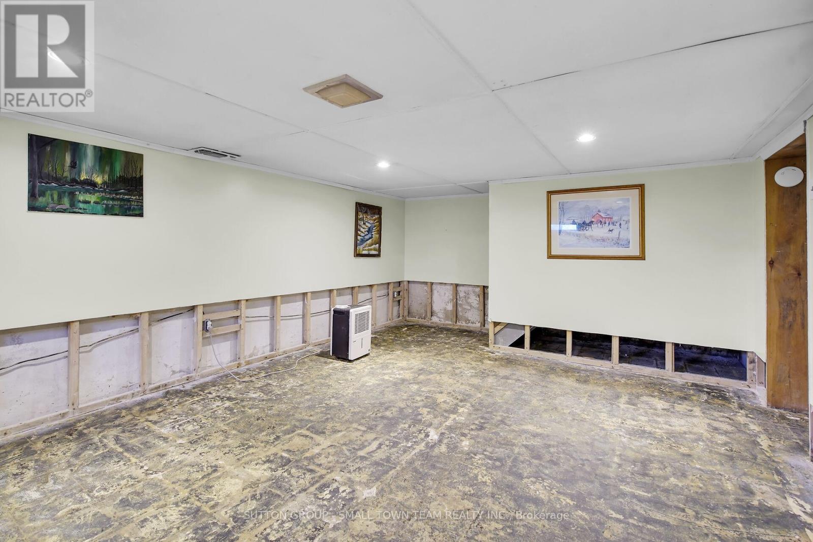 50 Huron Street W, South Huron, Ontario  N0M 1S2 - Photo 28 - X12443597