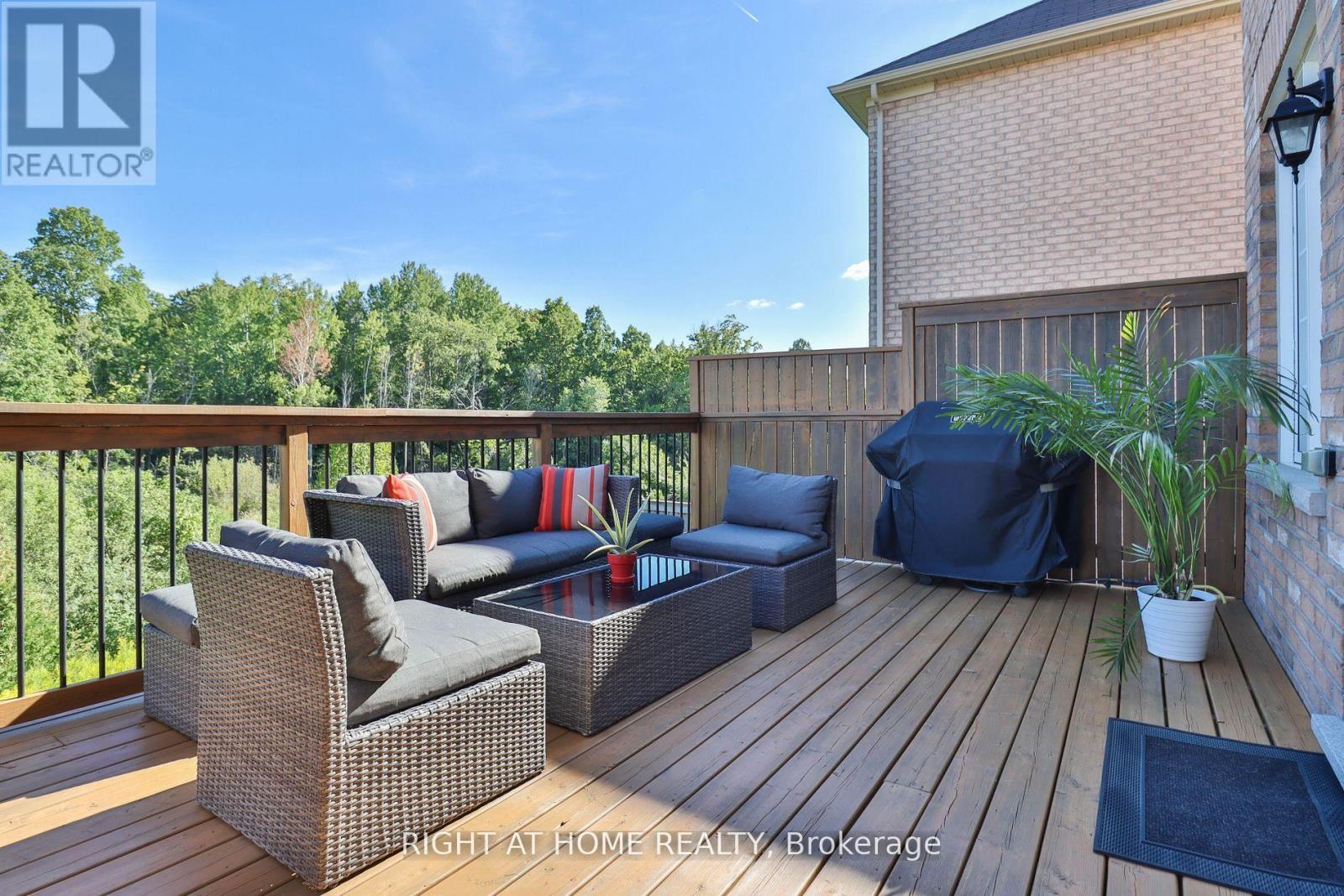 101 Roy Harper Avenue, Aurora, Ontario  L4G 0V5 - Photo 4 - N12433711