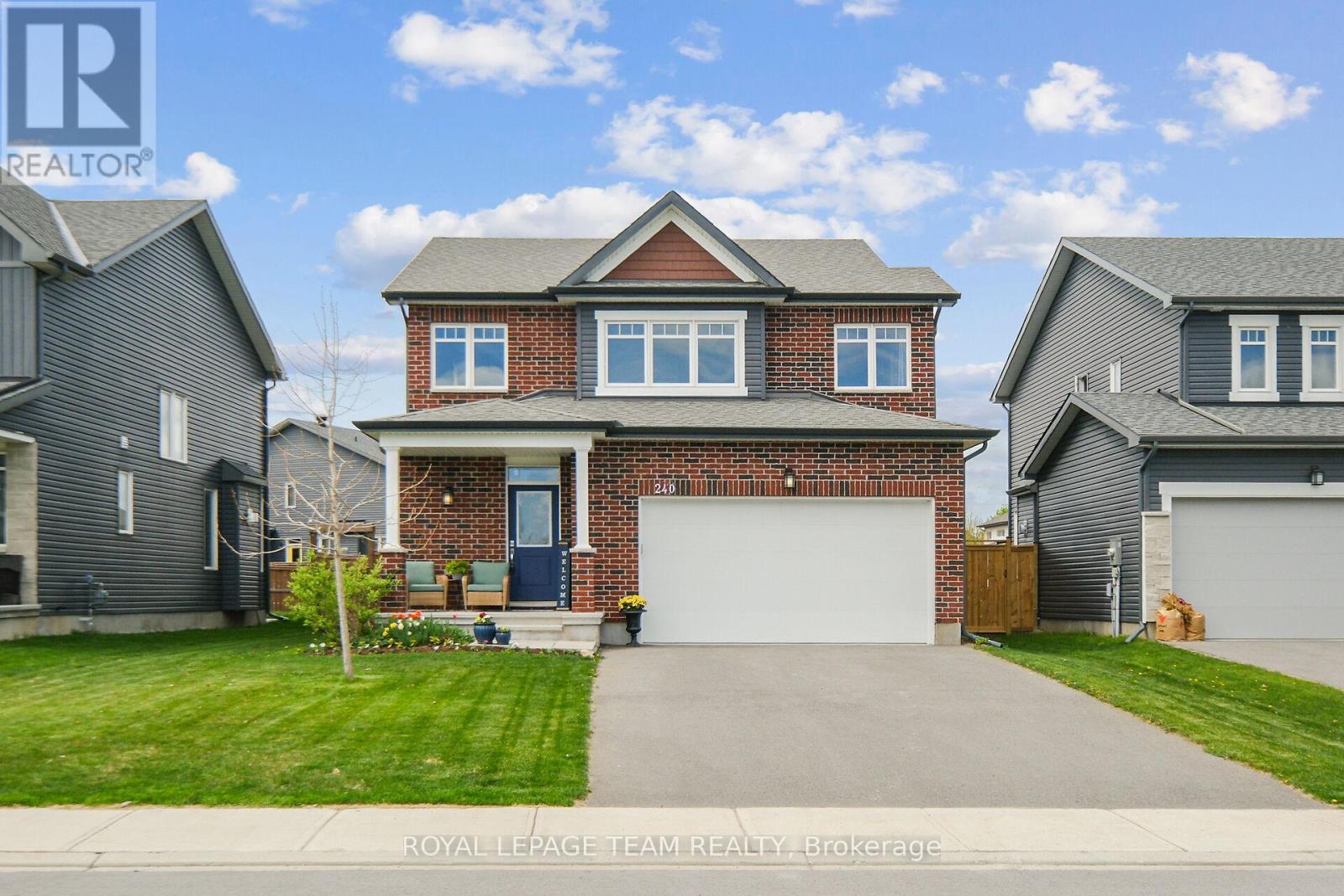240 Boyd Street, Carleton Place, Ontario  K7C 0H3 - Photo 1 - X12443494