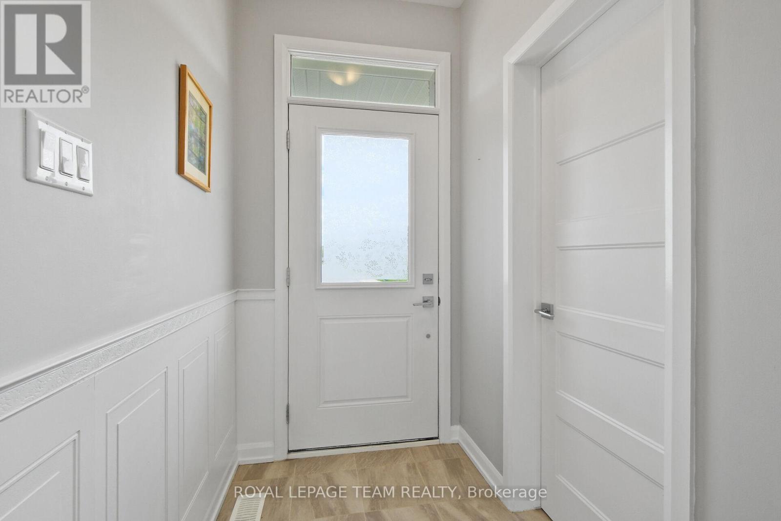 240 Boyd Street, Carleton Place, Ontario  K7C 0H3 - Photo 4 - X12443494