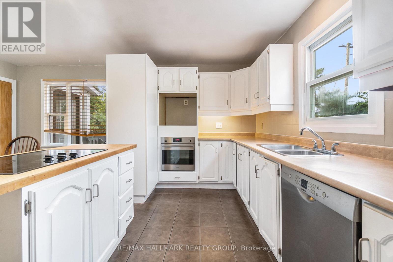426 Blake Boulevard, Ottawa, Ontario  K1K 1B1 - Photo 22 - X12443558