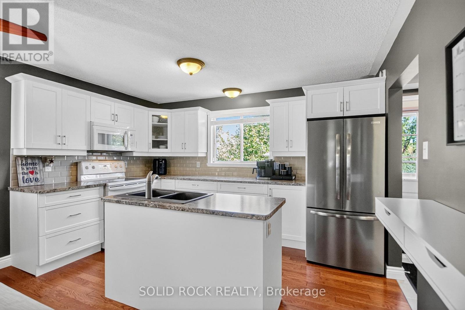 54 Rowan Drive, South Dundas, Ontario  K0C 1X0 - Photo 12 - X12443572