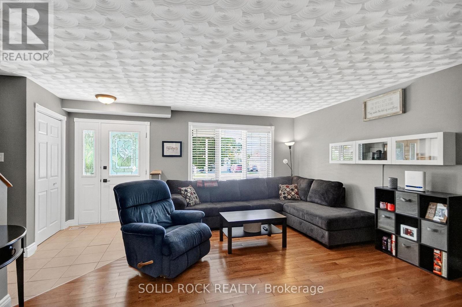 54 Rowan Drive, South Dundas, Ontario  K0C 1X0 - Photo 5 - X12443572