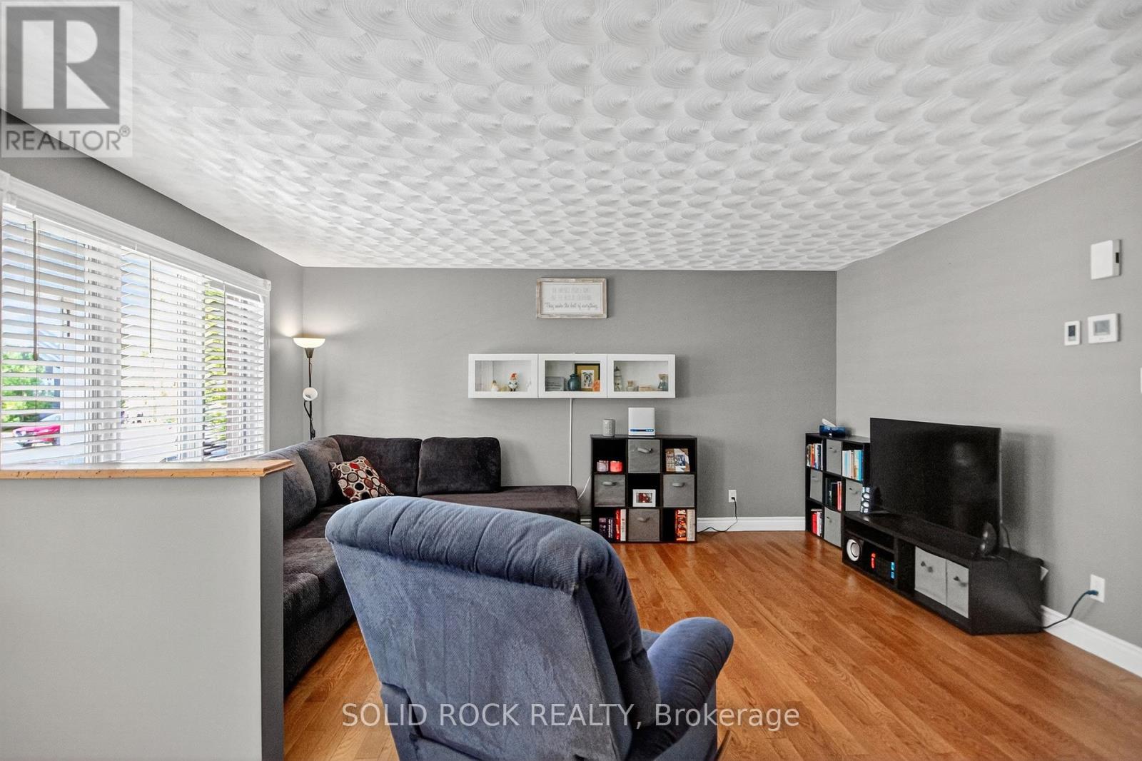 54 Rowan Drive, South Dundas, Ontario  K0C 1X0 - Photo 6 - X12443572