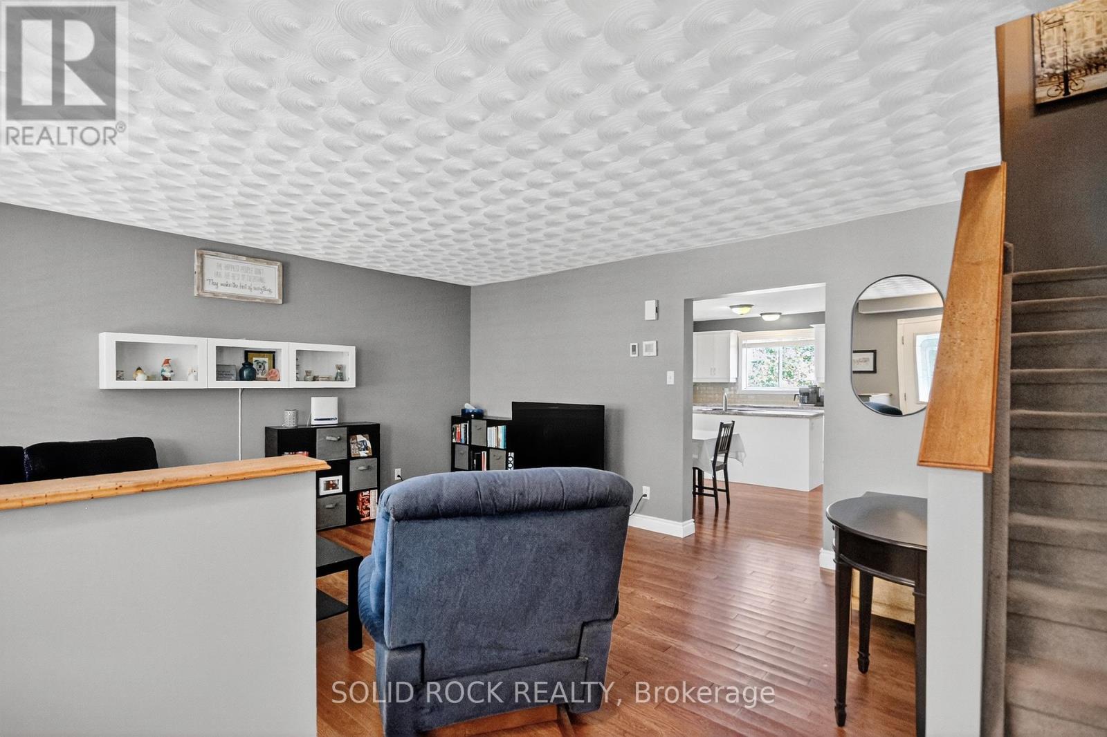 54 Rowan Drive, South Dundas, Ontario  K0C 1X0 - Photo 7 - X12443572