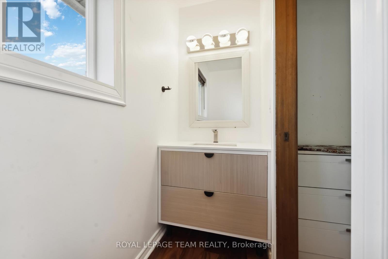 2353 Georgina Drive, Ottawa, Ontario  K2B 7M6 - Photo 13 - X12443577