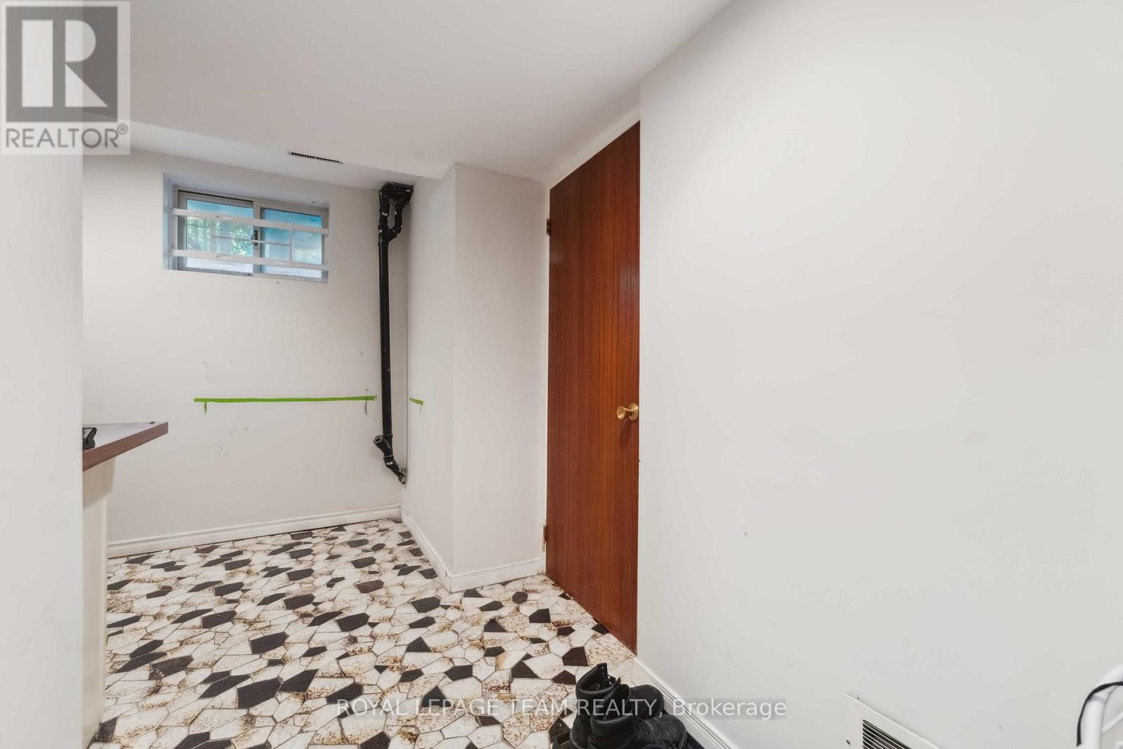 2353 Georgina Drive, Ottawa, Ontario  K2B 7M6 - Photo 20 - X12443577