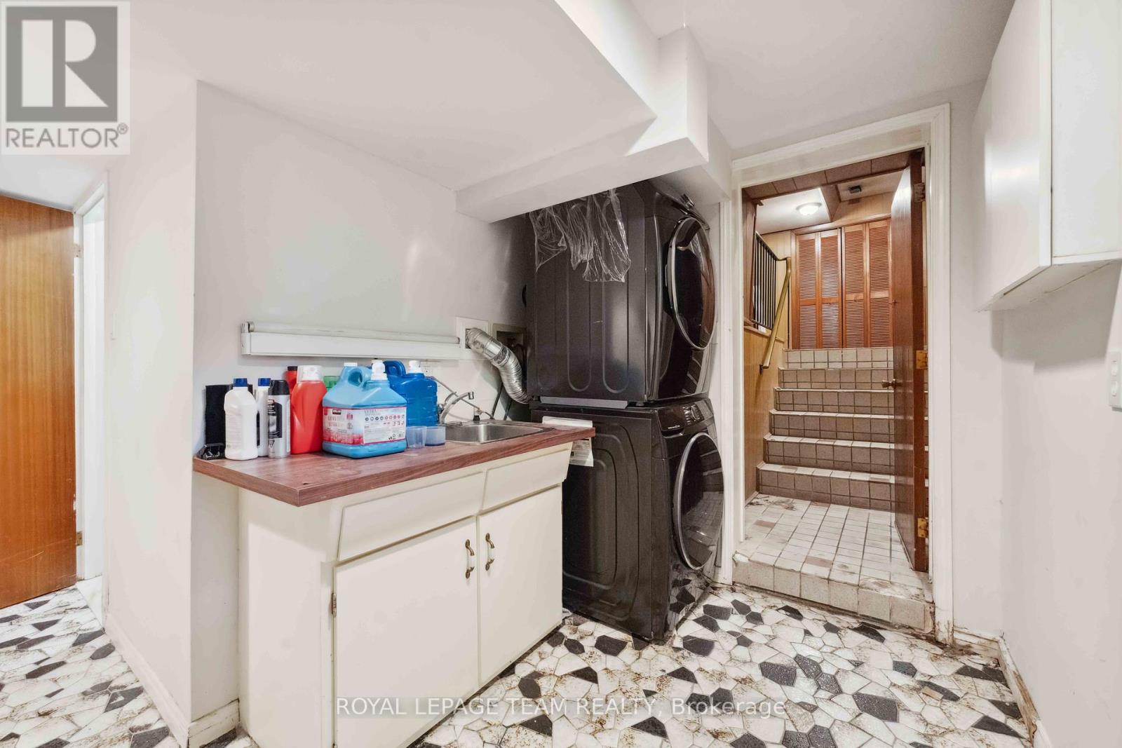 2353 Georgina Drive, Ottawa, Ontario  K2B 7M6 - Photo 21 - X12443577
