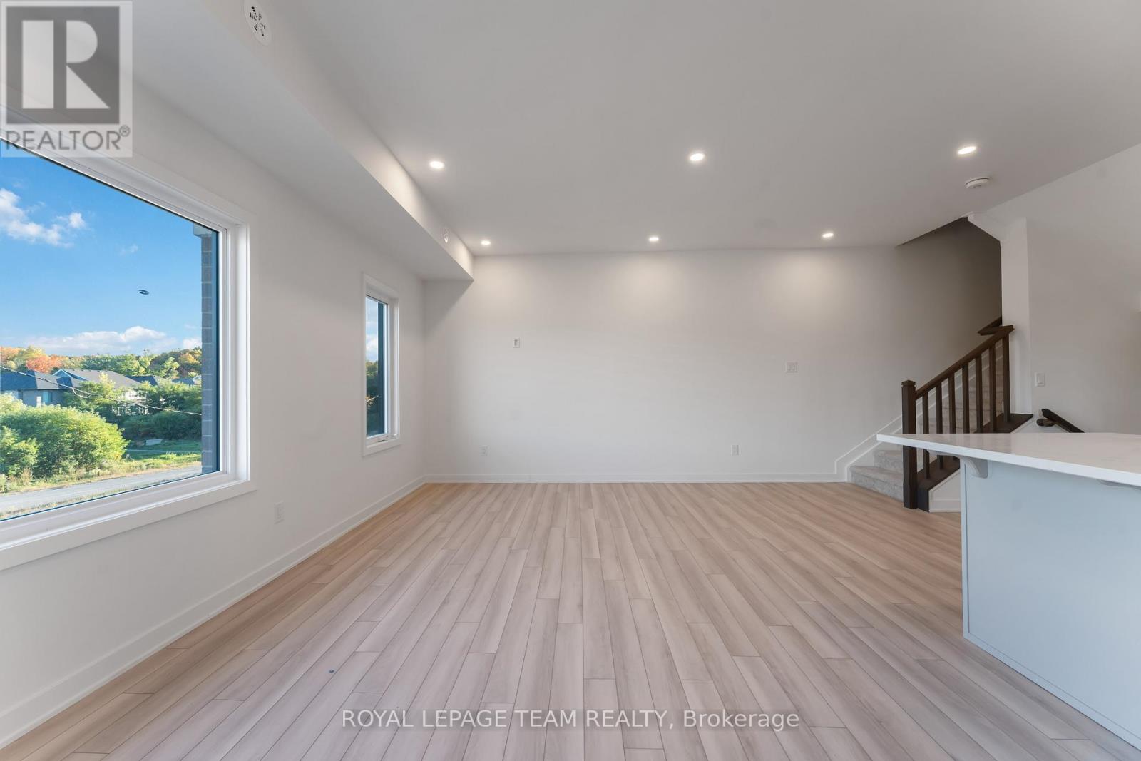720 Mishi Private, Ottawa, Ontario  K1K 5C5 - Photo 10 - X12443624