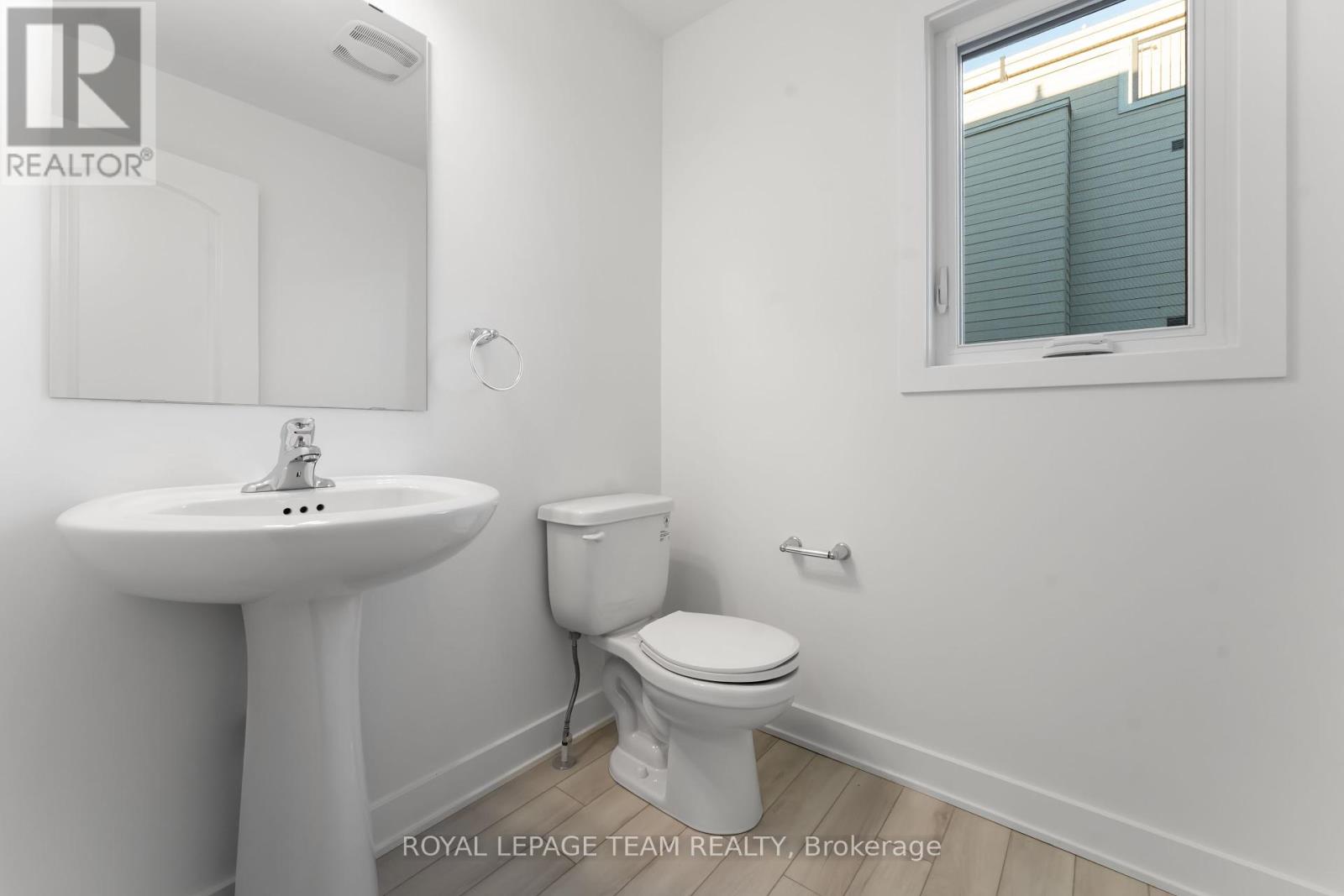 720 Mishi Private, Ottawa, Ontario  K1K 5C5 - Photo 11 - X12443624