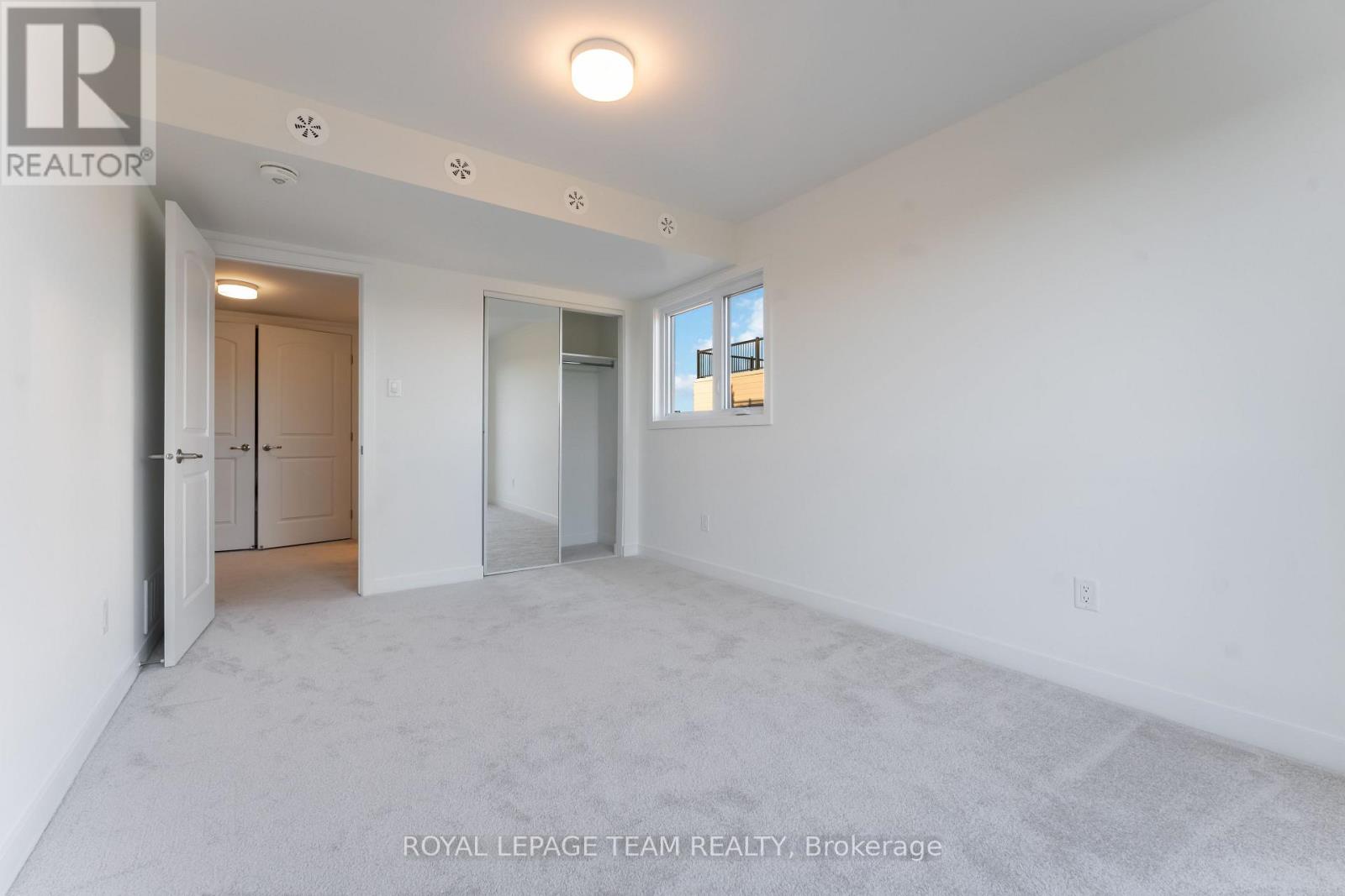 720 Mishi Private, Ottawa, Ontario  K1K 5C5 - Photo 14 - X12443624