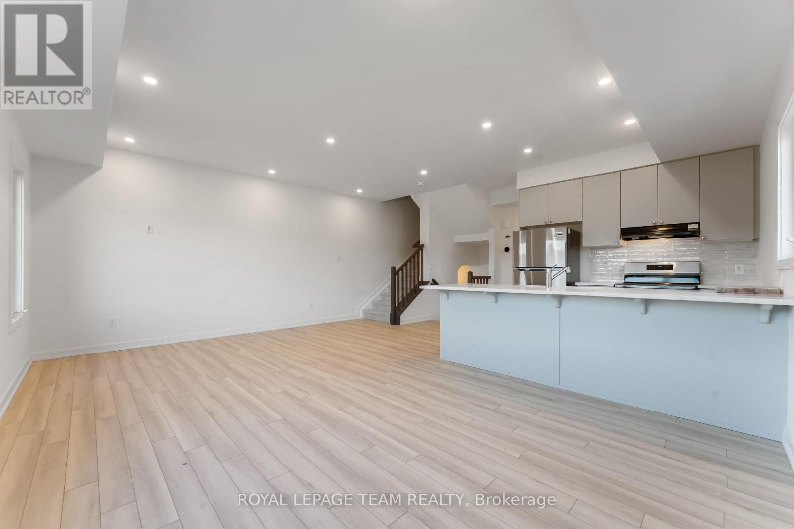 720 Mishi Private, Ottawa, Ontario  K1K 5C5 - Photo 6 - X12443624