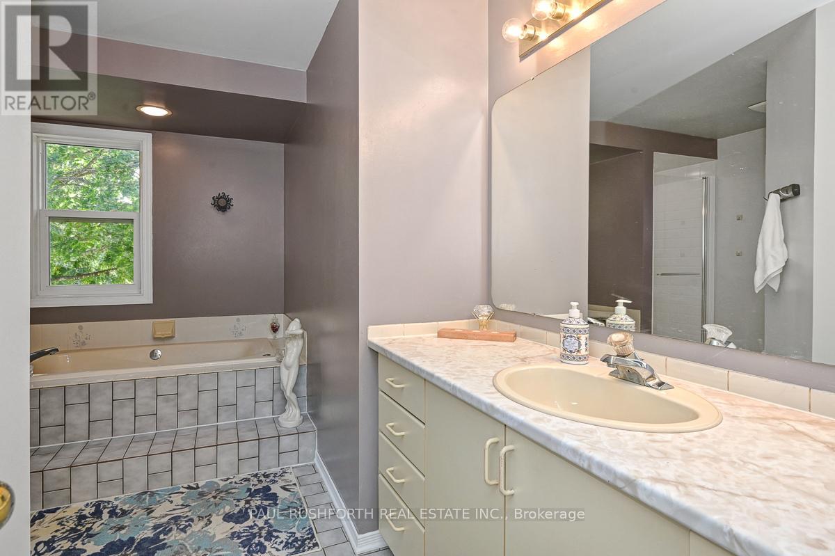 1793 Hunters Run Drive, Ottawa, Ontario  K1C 6X3 - Photo 19 - X12443643