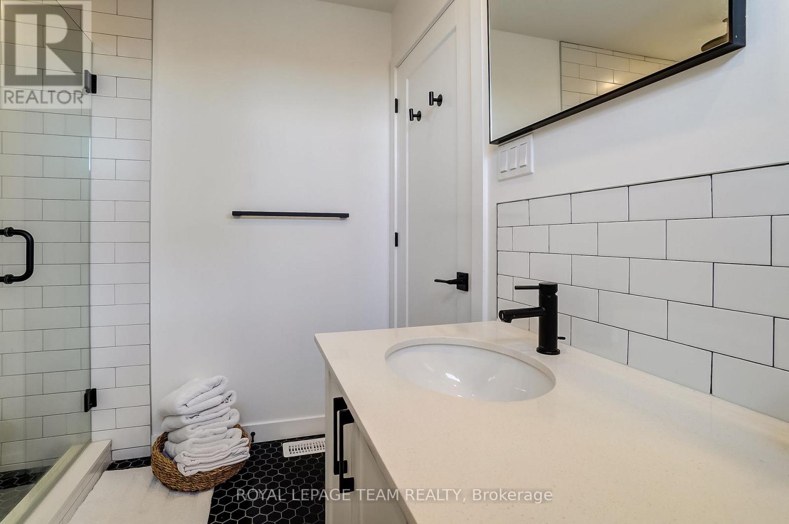 125 Carruthers Avenue, Ottawa, Ontario  K1Y 1N4 - Photo 25 - X12443647