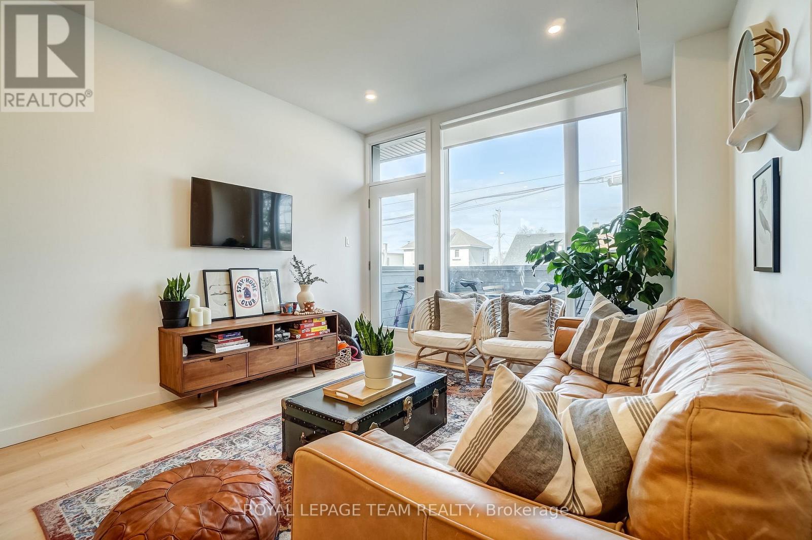 125 Carruthers Avenue, Ottawa, Ontario  K1Y 1N4 - Photo 8 - X12443647