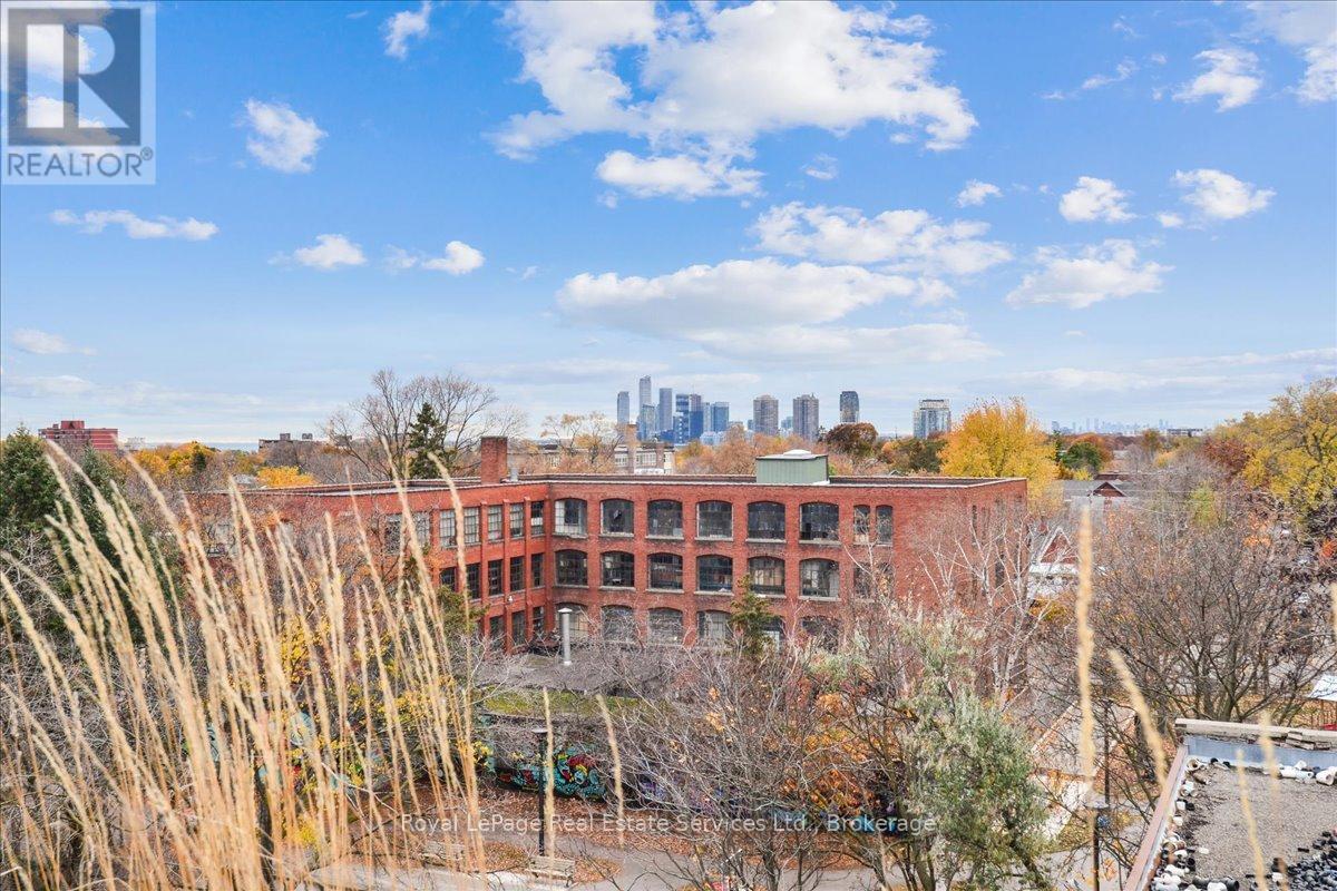 330 - 35 Wabash Avenue, Toronto, Ontario  M6R 0A9 - Photo 31 - W12443584