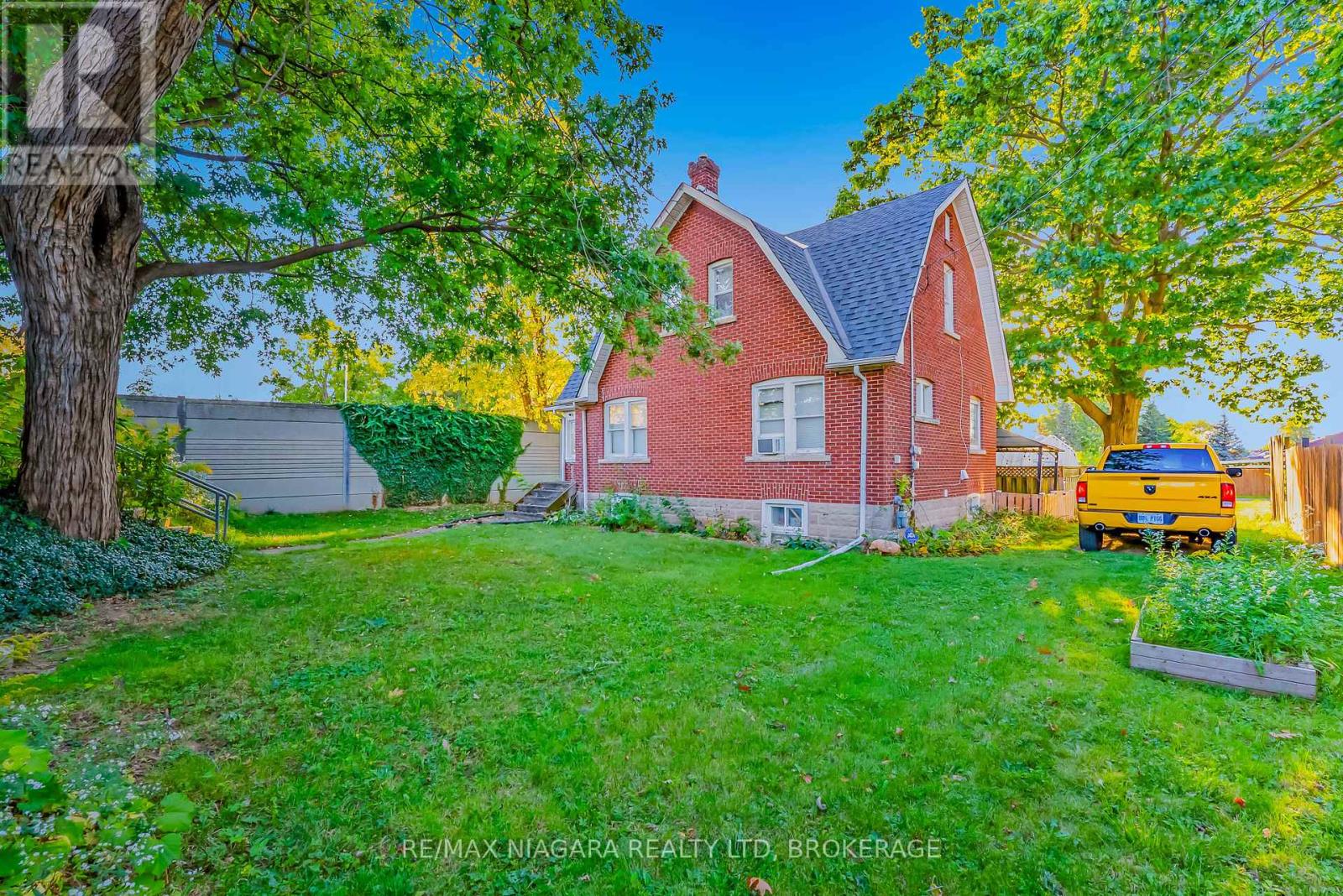 5365 Portage Road, Niagara Falls (Cherrywood), Ontario  L2E 6B8 - Photo 1 - X12443477