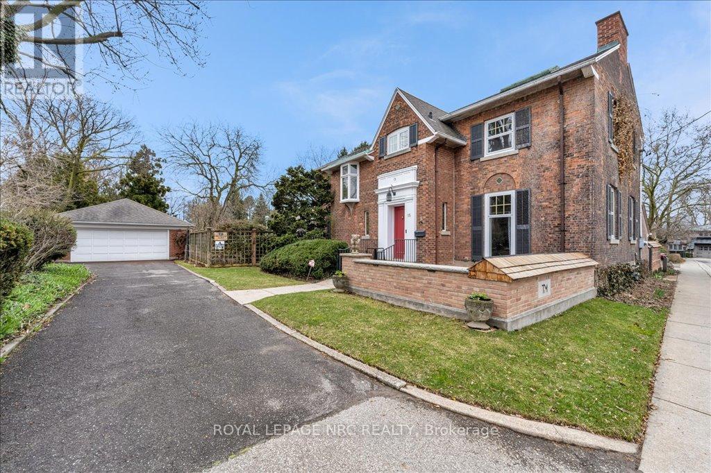 15 Trafalgar Street, St. Catharines (Downtown), Ontario  L2R 3L9 - Photo 2 - X12443497