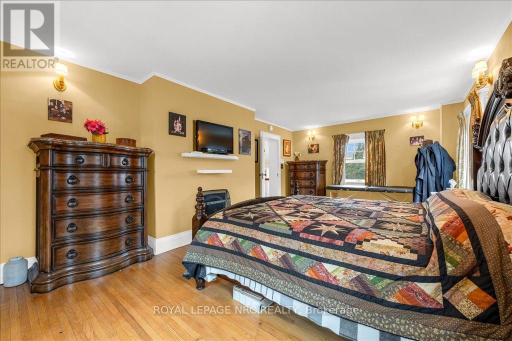 15 Trafalgar Street, St. Catharines (Downtown), Ontario  L2R 3L9 - Photo 38 - X12443497