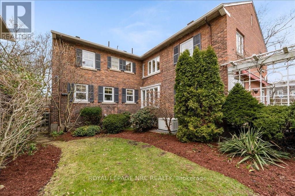 15 Trafalgar Street, St. Catharines (Downtown), Ontario  L2R 3L9 - Photo 6 - X12443497