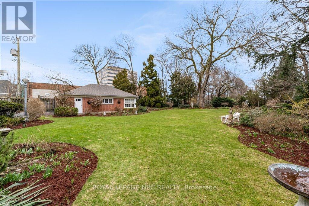 15 Trafalgar Street, St. Catharines (Downtown), Ontario  L2R 3L9 - Photo 7 - X12443497