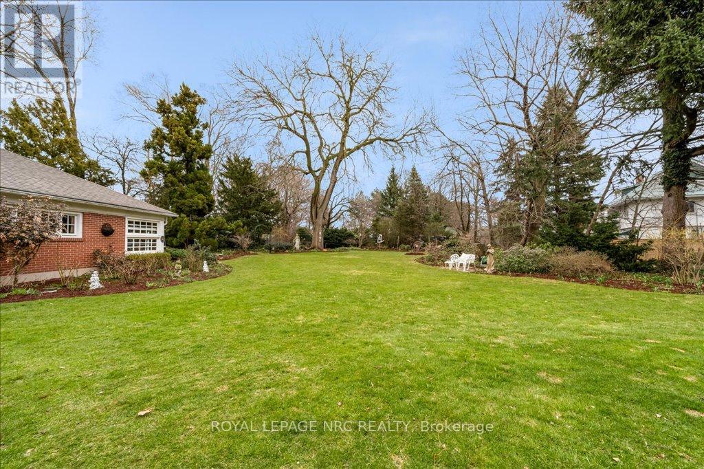 15 Trafalgar Street, St. Catharines (Downtown), Ontario  L2R 3L9 - Photo 9 - X12443497