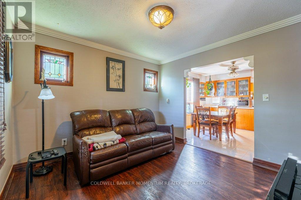 4447 Second Avenue, Niagara Falls (Downtown), Ontario  L2E 4H1 - Photo 10 - X12443605