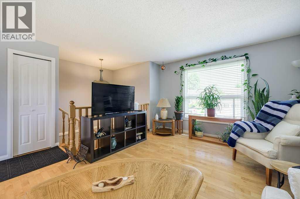 22 Mclevin Crescent, Red Deer, Alberta  T4R 1S9 - Photo 6 - A2235579