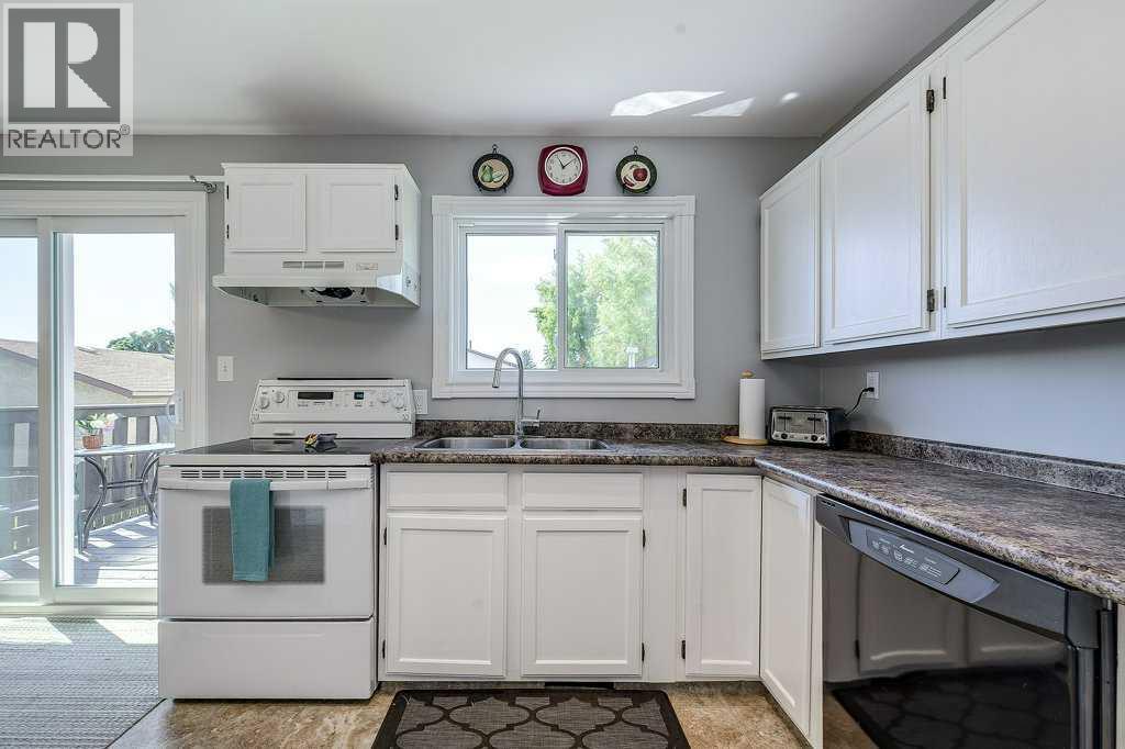 22 Mclevin Crescent, Red Deer, Alberta  T4R 1S9 - Photo 9 - A2235579