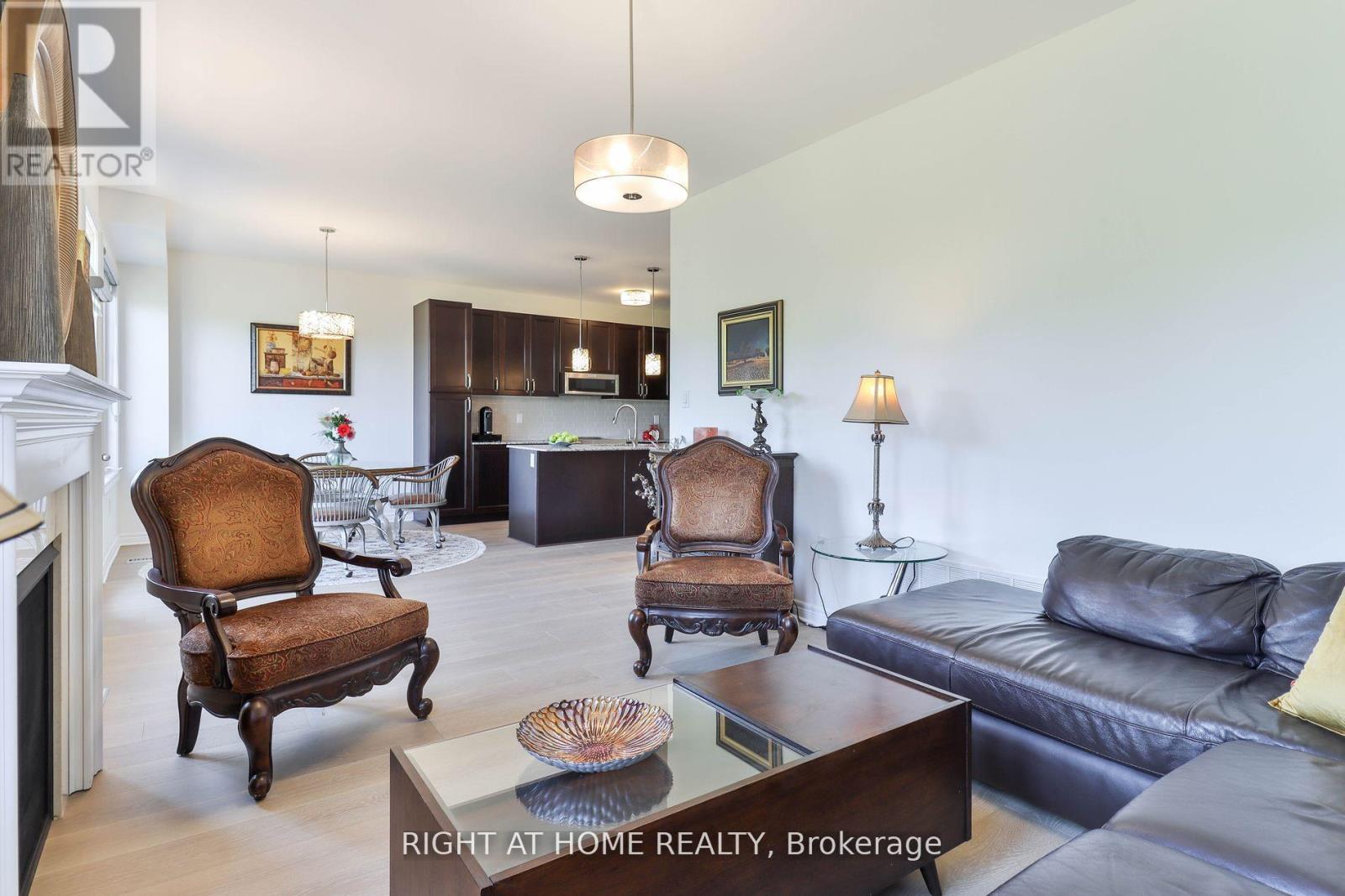 101 Roy Harper Avenue, Aurora, Ontario  L4G 0V5 - Photo 17 - N12433711