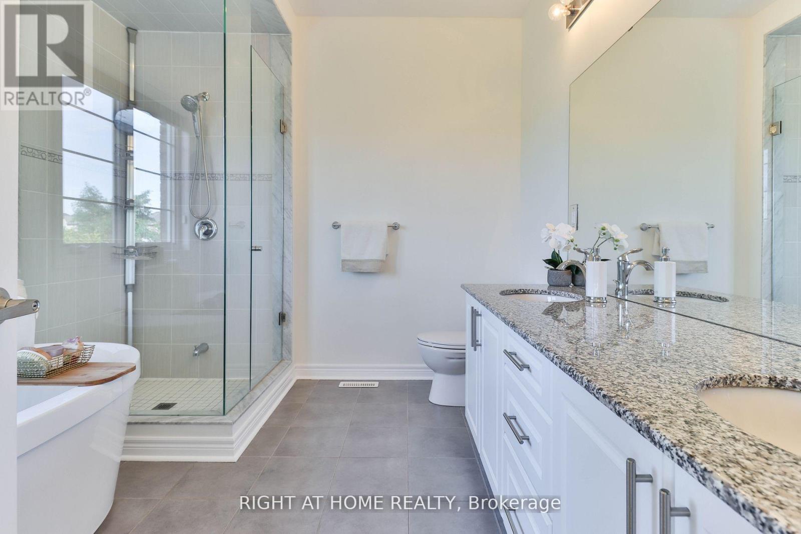 101 Roy Harper Avenue, Aurora, Ontario  L4G 0V5 - Photo 23 - N12433711